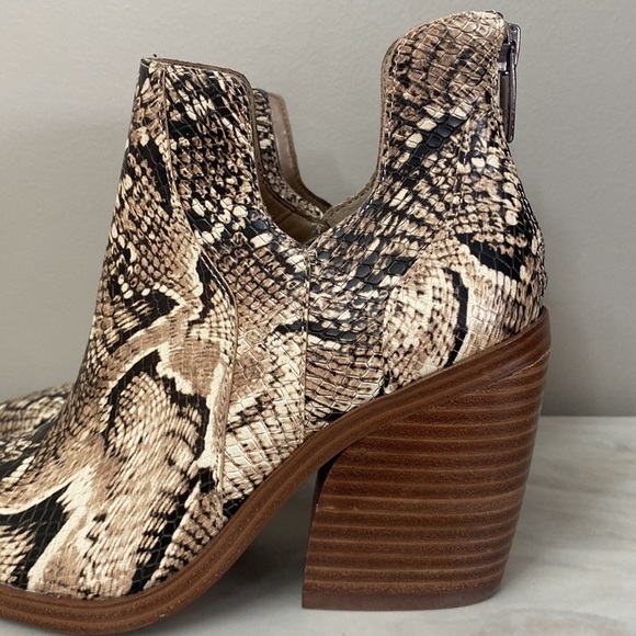 Vince Camuto Snake Print Anke Booties Size 5.5 - Picture 2 of 10